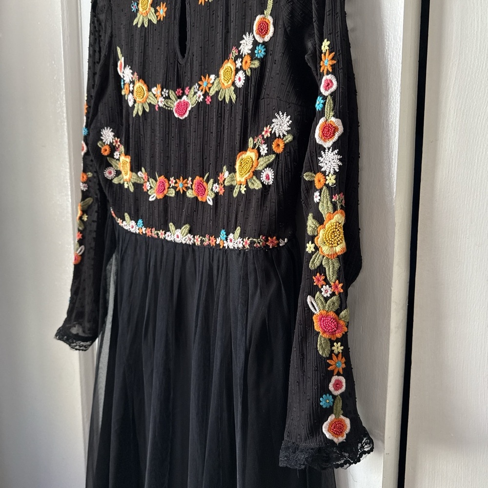 ModCloth Floral Embroidered Black Dress - Picture 3 of 6
